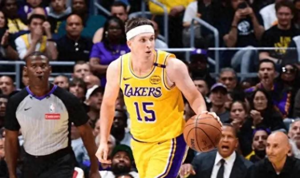 Lakers đã không khám phá giá trị giao dịch của Reeves, xem nó như một đồng đội chủ chốt xung quanh D